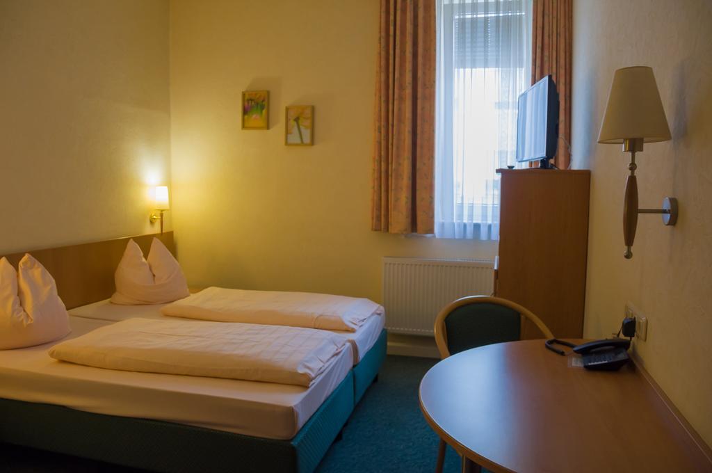 Domizil Alte Post Hotel Püttlingen Kültér fotó