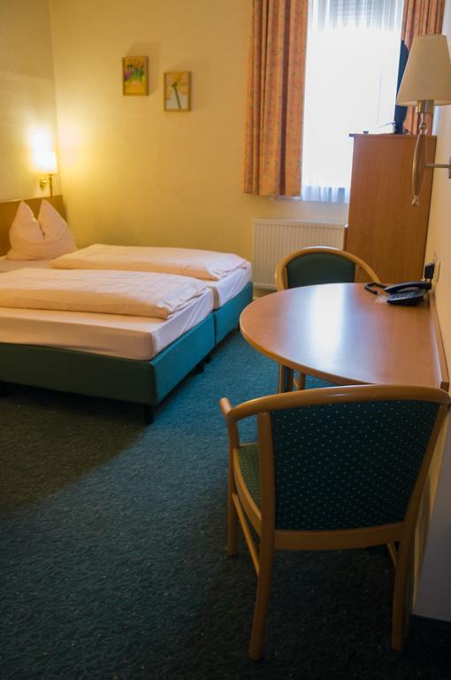 Domizil Alte Post Hotel Püttlingen Kültér fotó